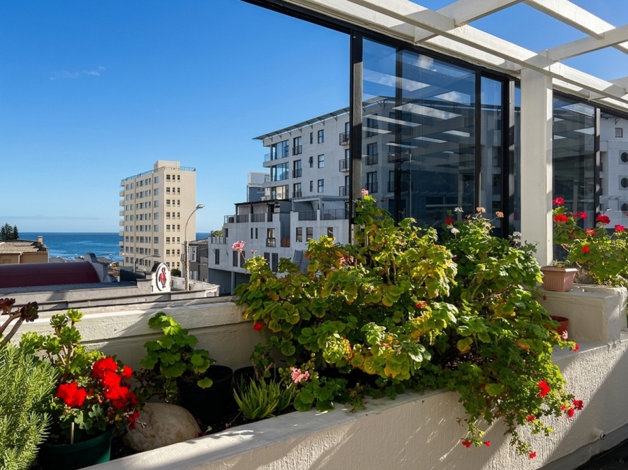 1 Bedroom Property for Sale in Sea Point Western Cape